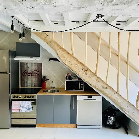 Grange A Grains A L'ombre D'une Tour Tatil Evi Tournebu