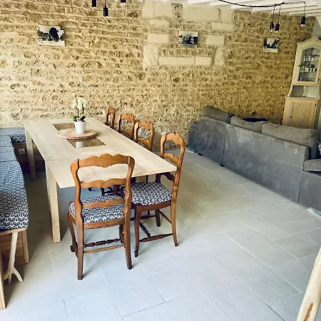 Grange A Grains A L'ombre D'une Tour *