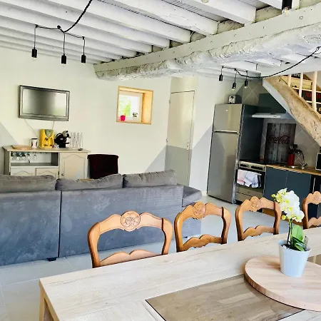 Grange A Grains A L'ombre D'une Tour *