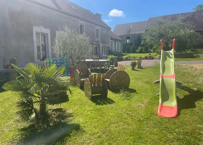 Grange A Grains A L'ombre D'une Tour Holiday home *